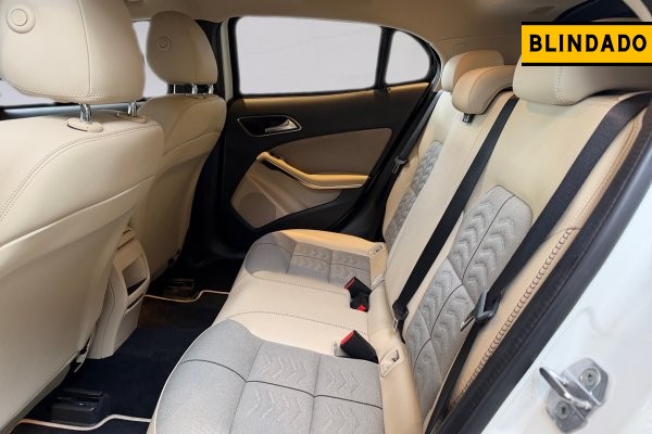 MERCEDES-BENZ GLA 200 1.6 CGI FLEX STYLE 7G-DCT 2019/2020 MERCEDES-BENZ GLA 200 1.6 CGI FLEX STYLE 7G-DCT 2019/2020